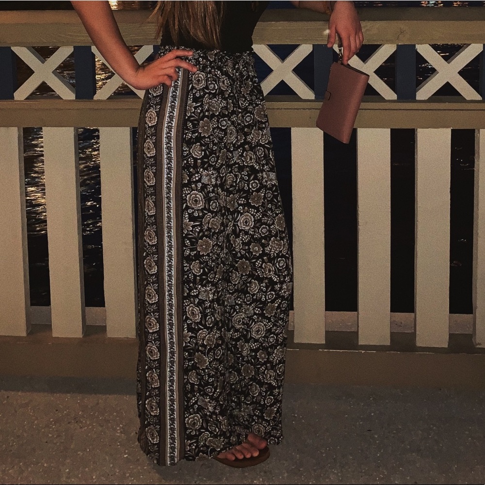 American Eagle floral hipster pants